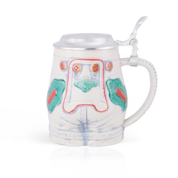 lederhosen bierkrug mit zinndeckel von vorne